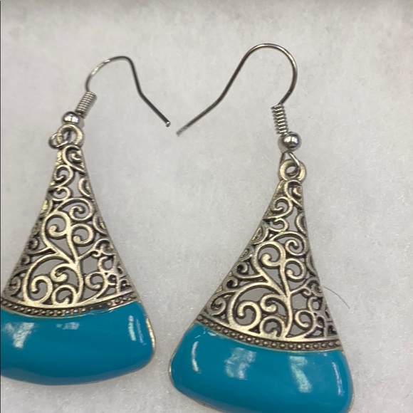 Earring - Picture 3 of 3